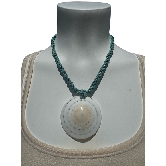 Handmade Jewelry - Turquoise Beaded Elegant Dosinia Shell Pendant Necklace
